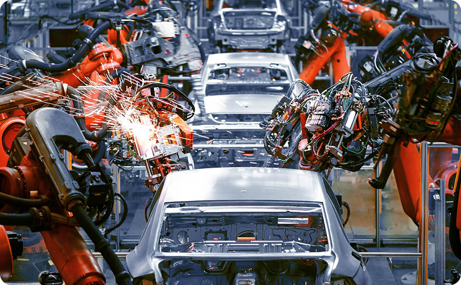 The welding arm on the automobile production line is being welded 